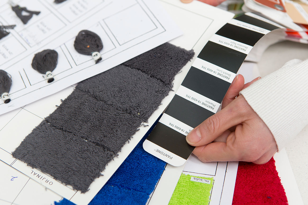 Vergleich Lab-Dips und Pantonefarbvorlage