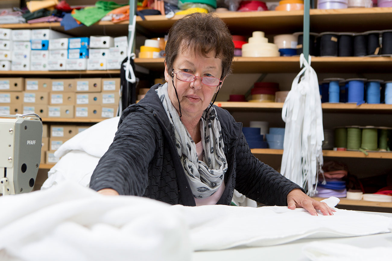 Aufeinanderlegen der Zuschnitte