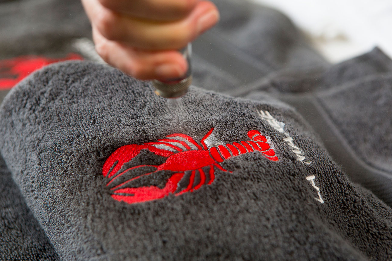 Entfernung der Stickfolie Detail